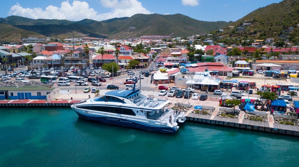 Le ferry VOYAGER au départ de SXM pour SBH